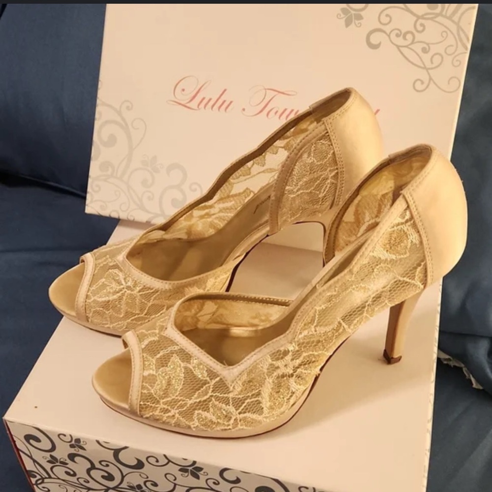 Champagne Lace Heels, Wedding shoes, Bridesmaid, Mother of bride, Bridal Shoes